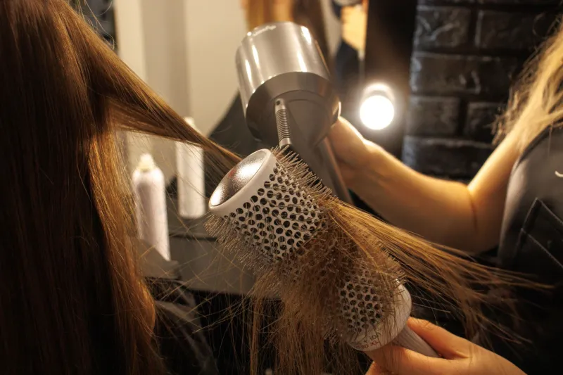 Why Your Salon Blowout Dies in 48 Hours (And How to Make It Last All Week)